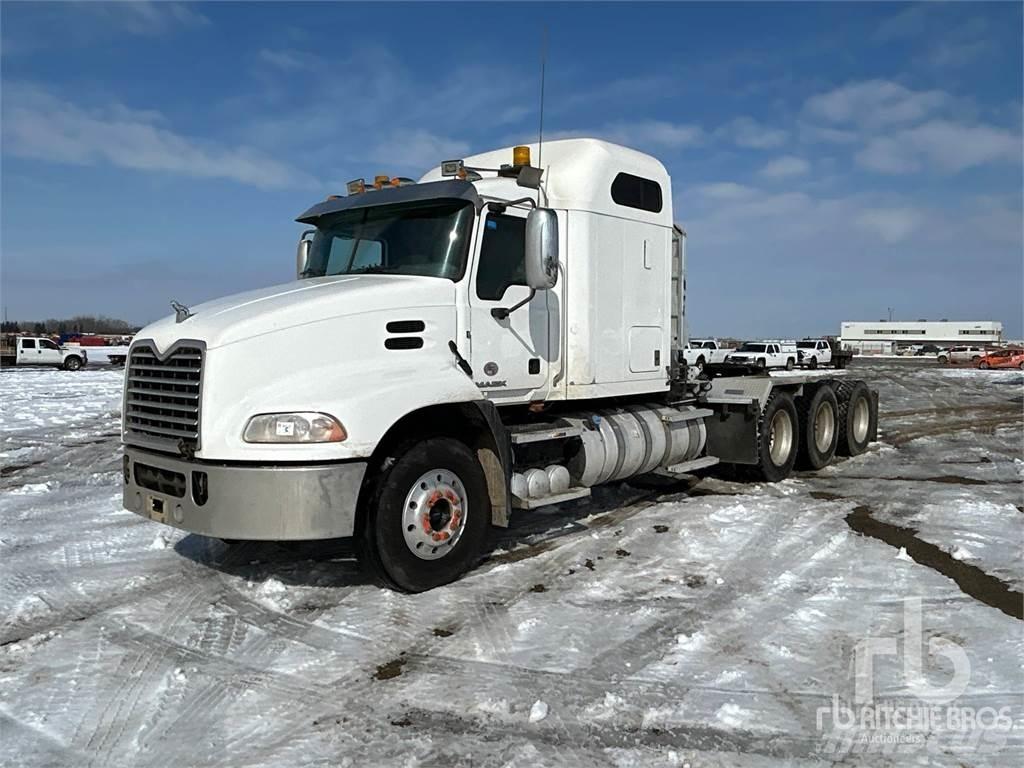 Mack CXU614 Trekkers