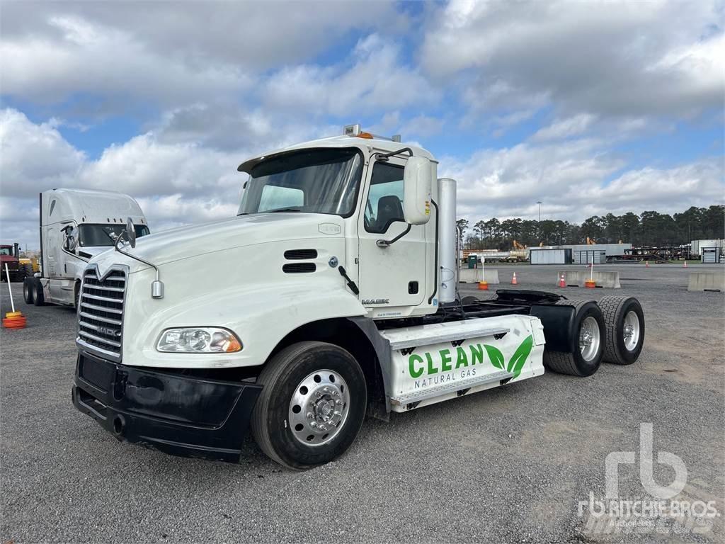 Mack CXU633T Trekkers