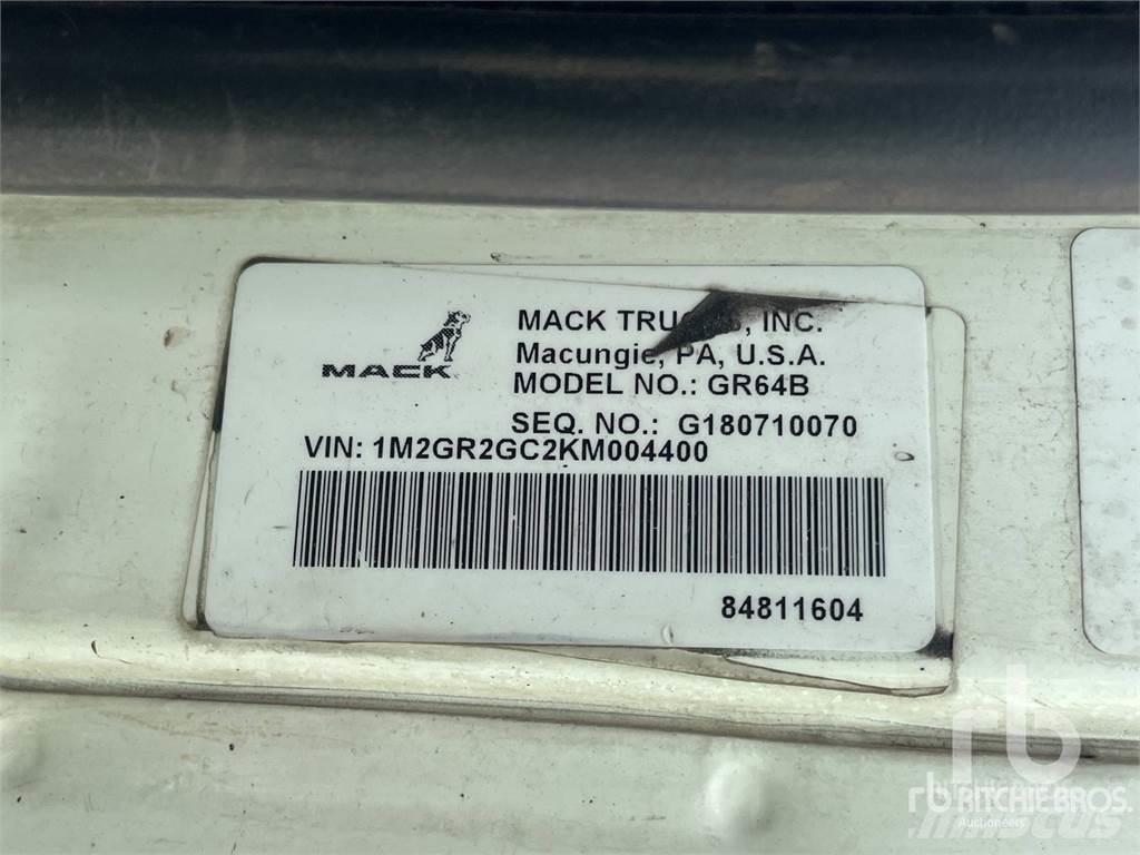 Mack GR64B Containertrucks met kabelsysteem