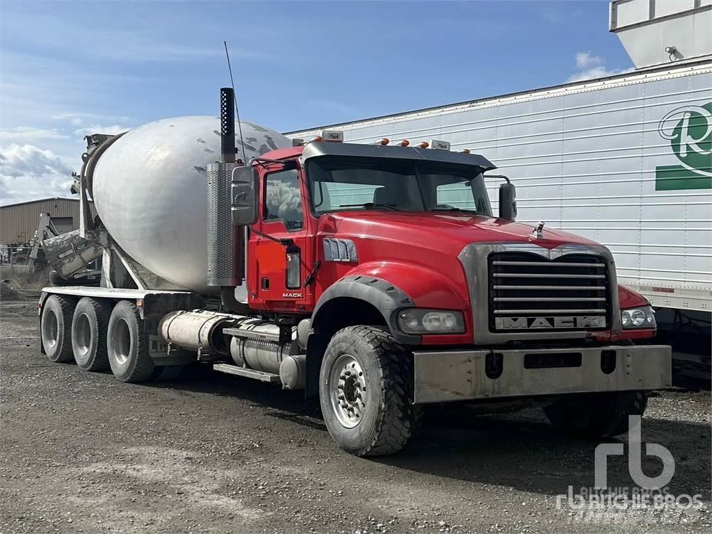 Mack GU713 Betonmixers en pompen