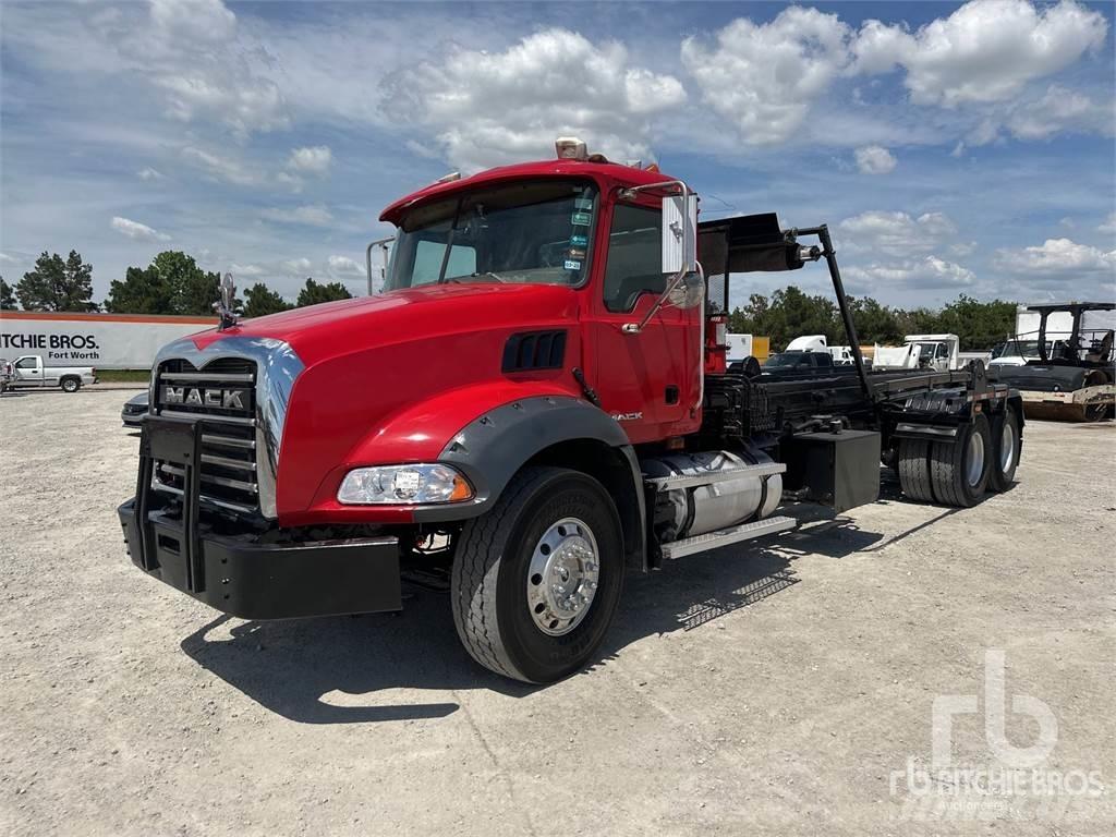 Mack GU813 Containertrucks met kabelsysteem