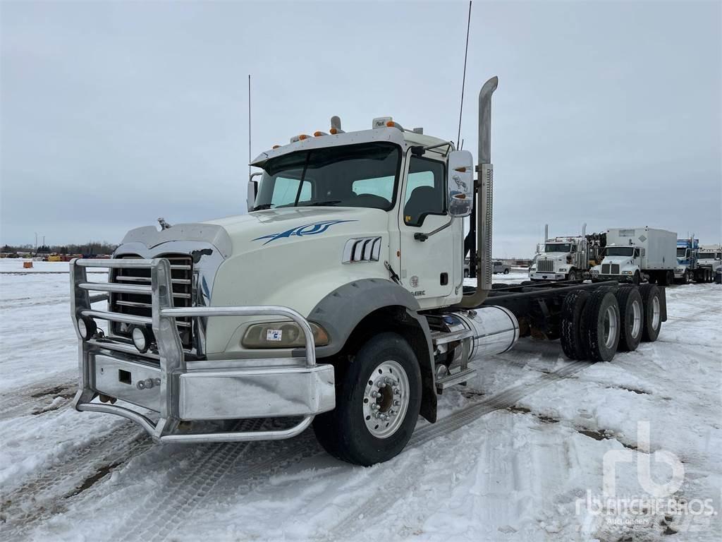 Mack GU814 Chassis met cabine