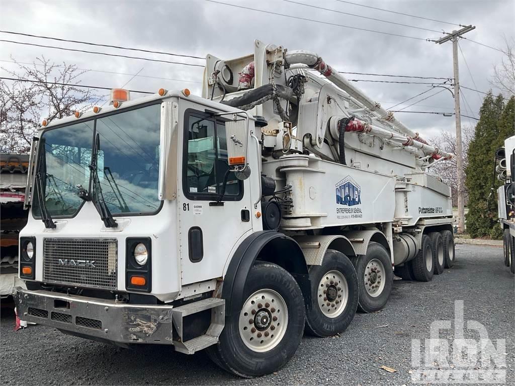 Mack MR688S Betonmixers en pompen