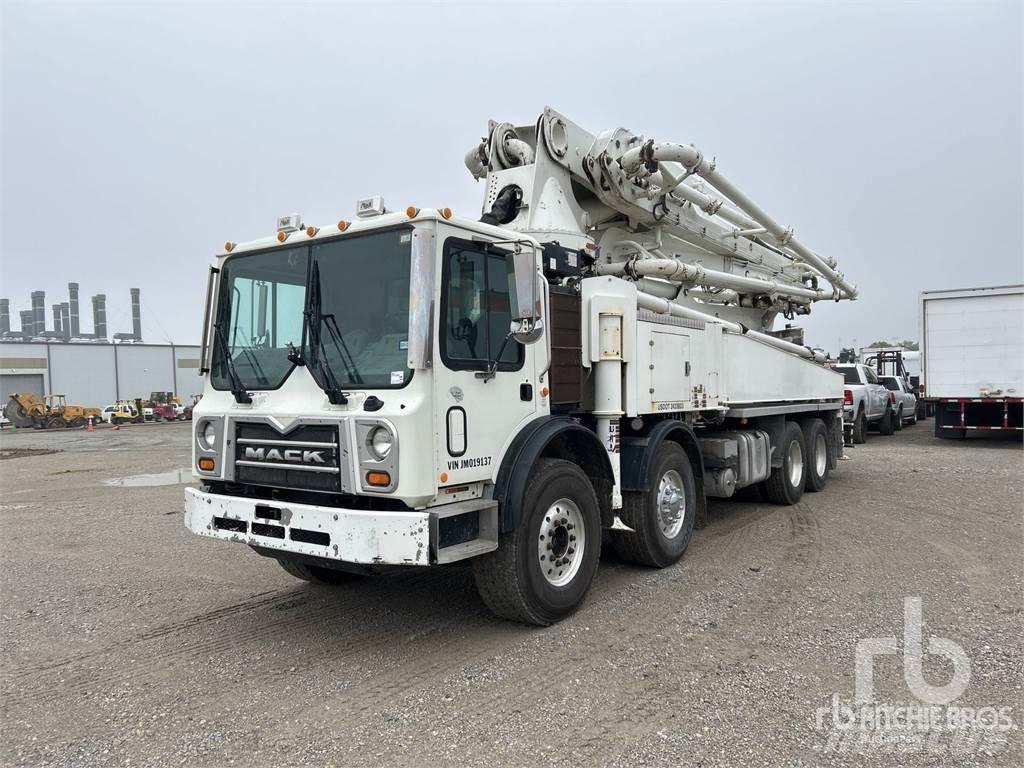 Mack MRU613 Betonmixers en pompen