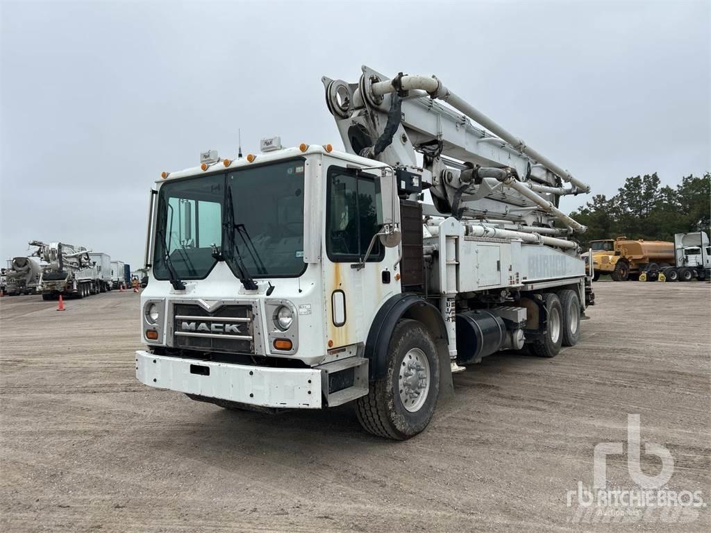 Mack MRU613 Betonmixers en pompen