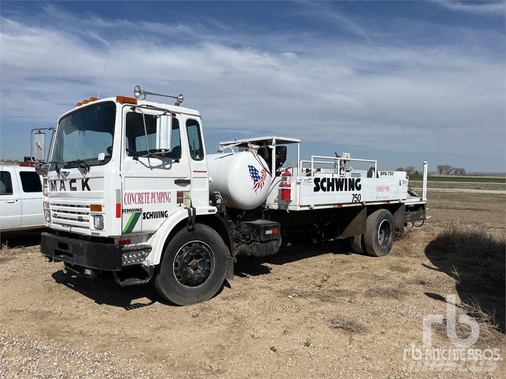 Mack MS200 Betonmixers en pompen