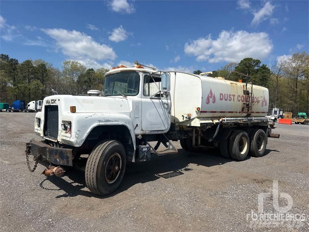 Mack RD685S Water tankwagens
