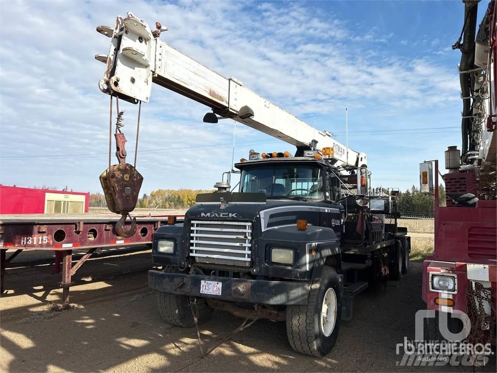 Mack RD688S Vlakke laadvloer met kraan