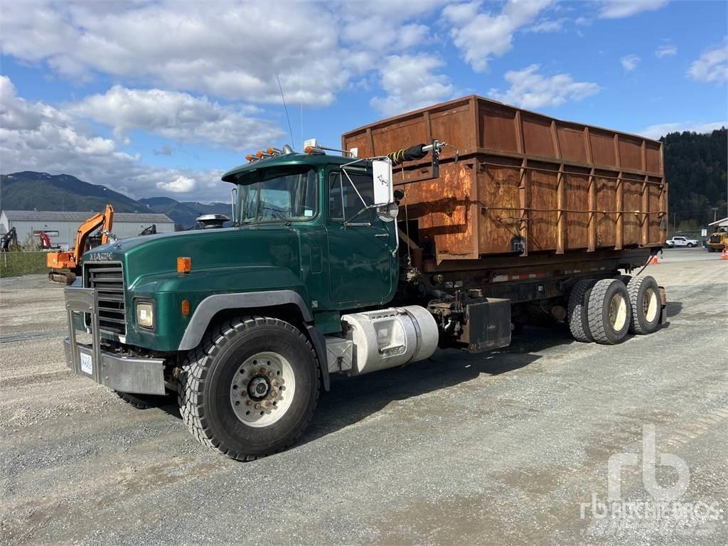 Mack RD688S Containertrucks met kabelsysteem