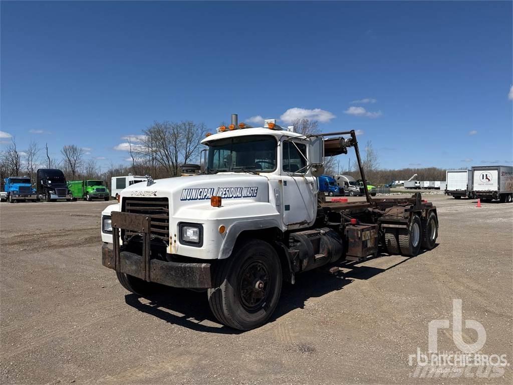 Mack RD688S Containertrucks met kabelsysteem