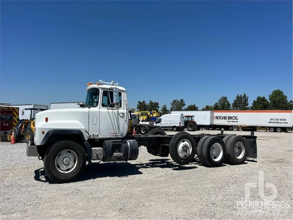 Mack RD688S Chassis met cabine