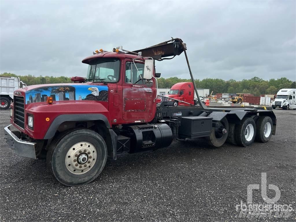 Mack RD688S Containertrucks met kabelsysteem