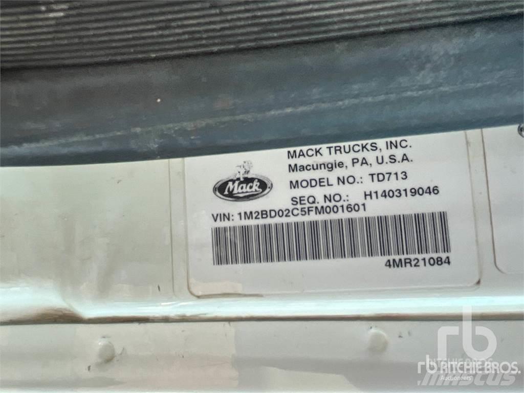Mack TD713 Trekkers