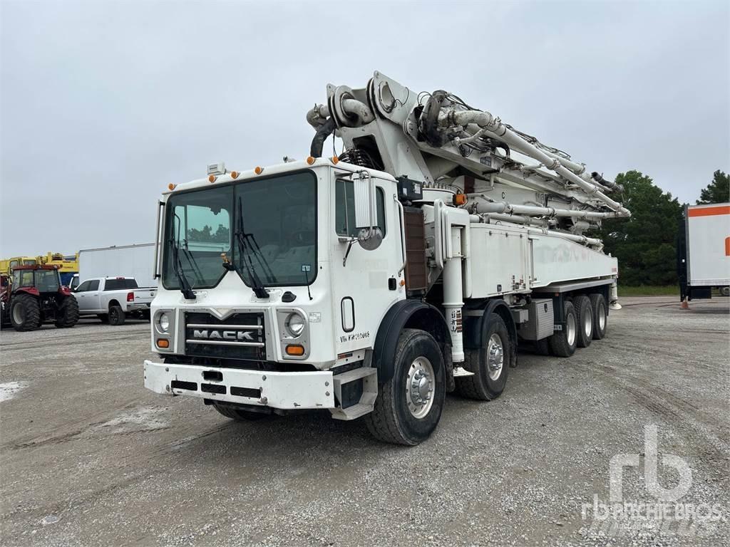 Mack TE106 Betonmixers en pompen