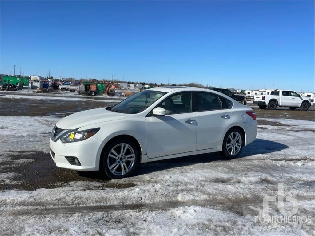 Nissan ALTIMA Auto's