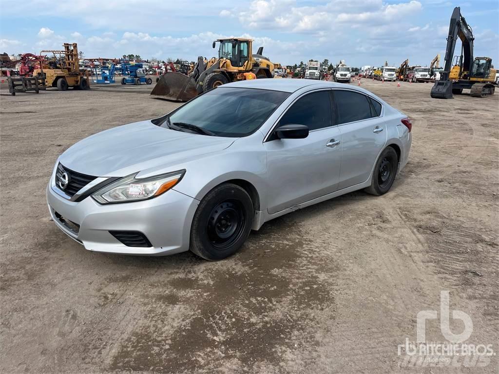 Nissan ALTIMA Auto's