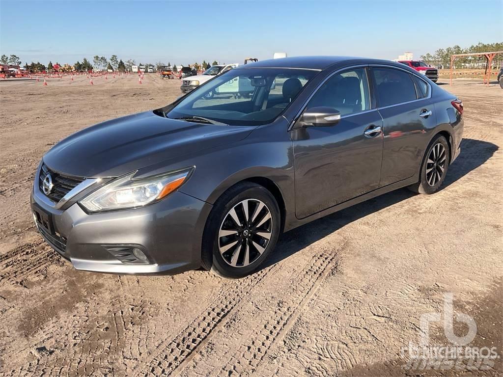 Nissan ALTIMA Auto's