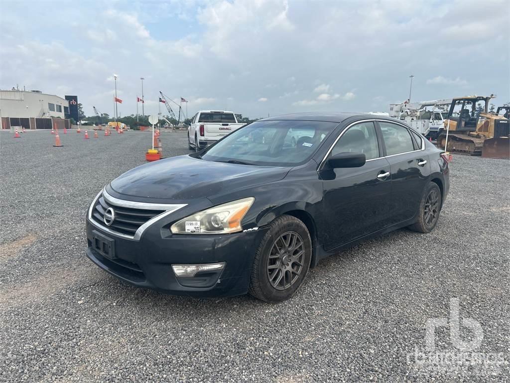 Nissan ALTIMA Auto's