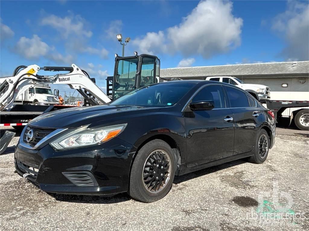 Nissan ALTIMA Auto's