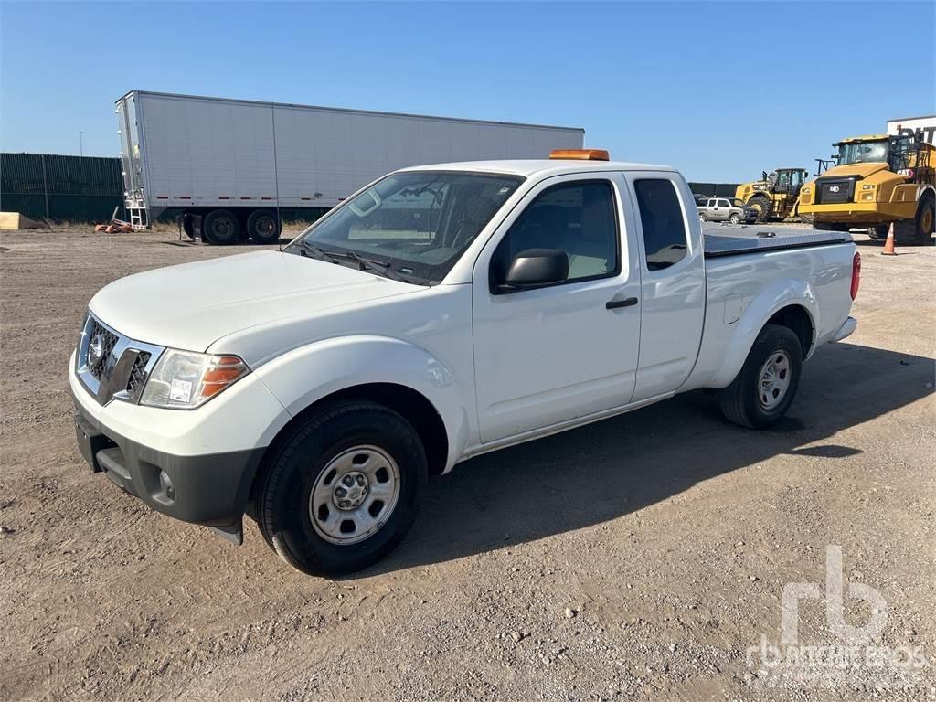 Nissan FRONTIER Bestelwagens met open laadbak