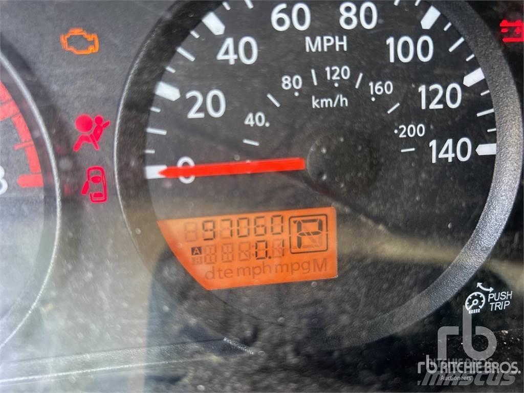 Nissan FRONTIER Bestelwagens met open laadbak