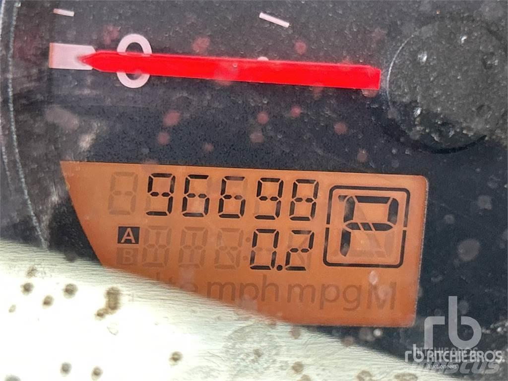 Nissan FRONTIER Bestelwagens met open laadbak