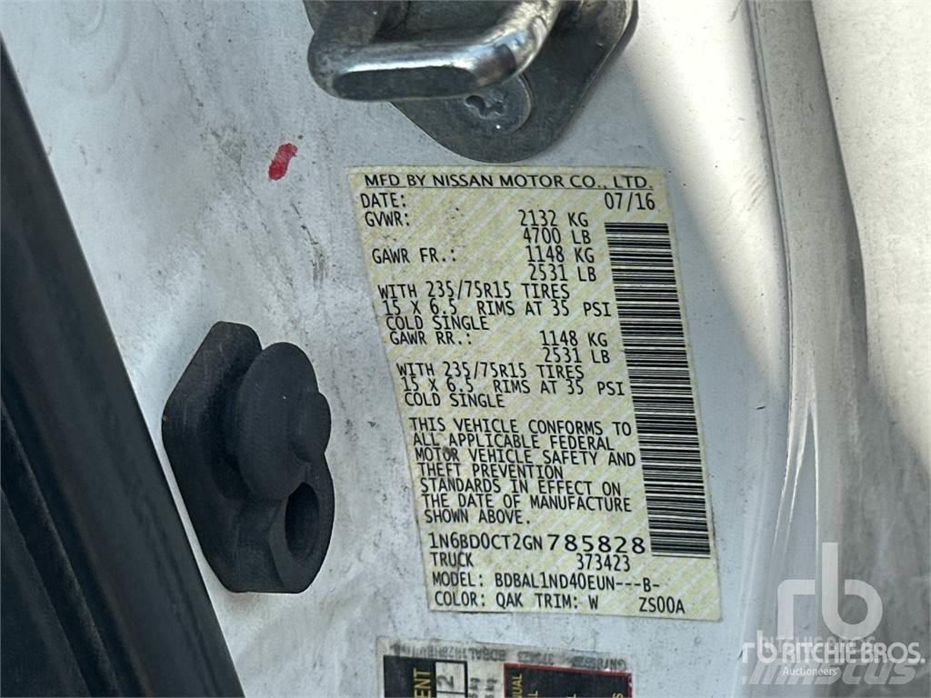 Nissan FRONTIER Bestelwagens met open laadbak