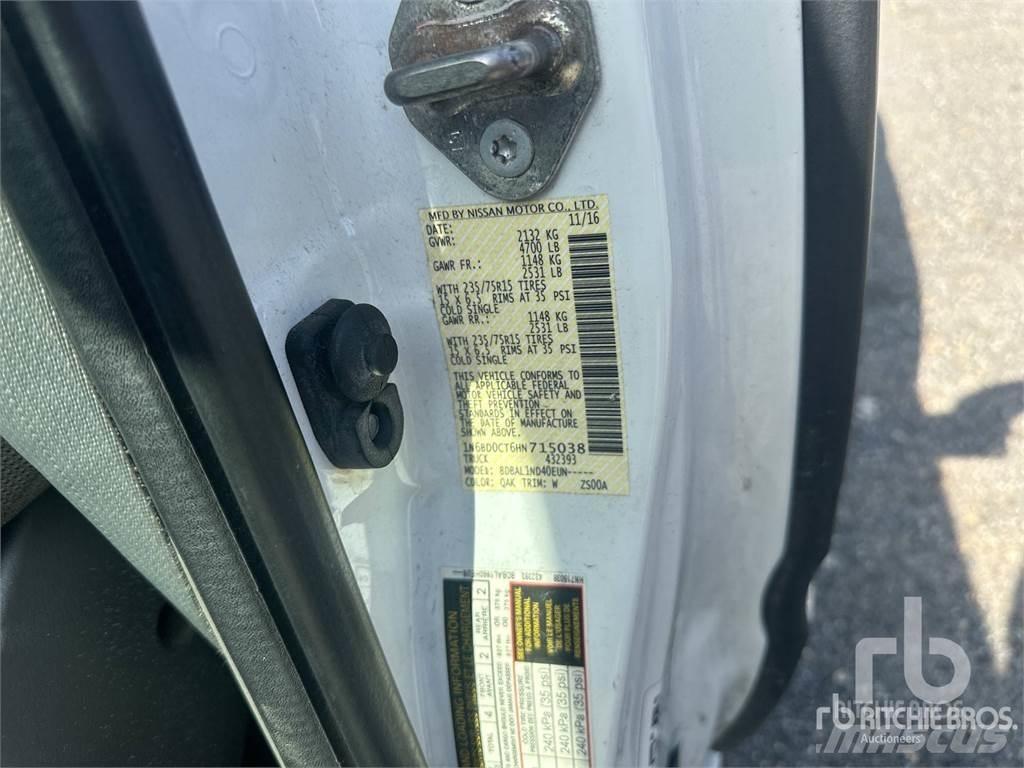 Nissan FRONTIER Bestelwagens met open laadbak