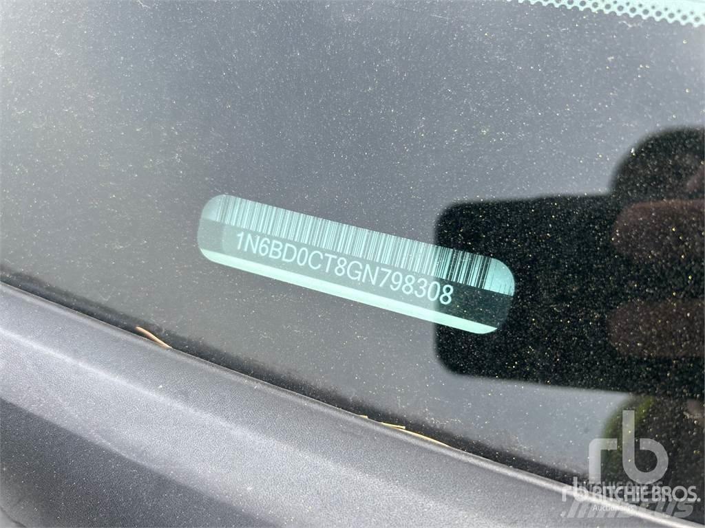 Nissan FRONTIER Bestelwagens met open laadbak