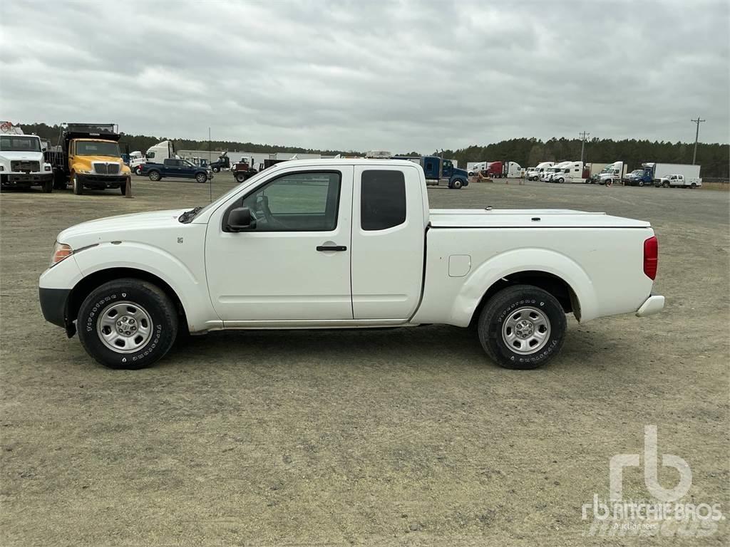 Nissan FRONTIER Bestelwagens met open laadbak