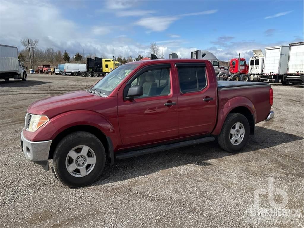 Nissan FRONTIER Bestelwagens met open laadbak