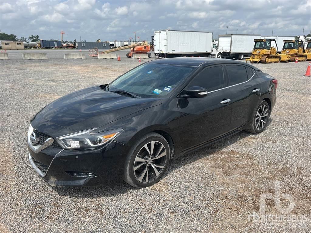 Nissan MAXIMA Auto's