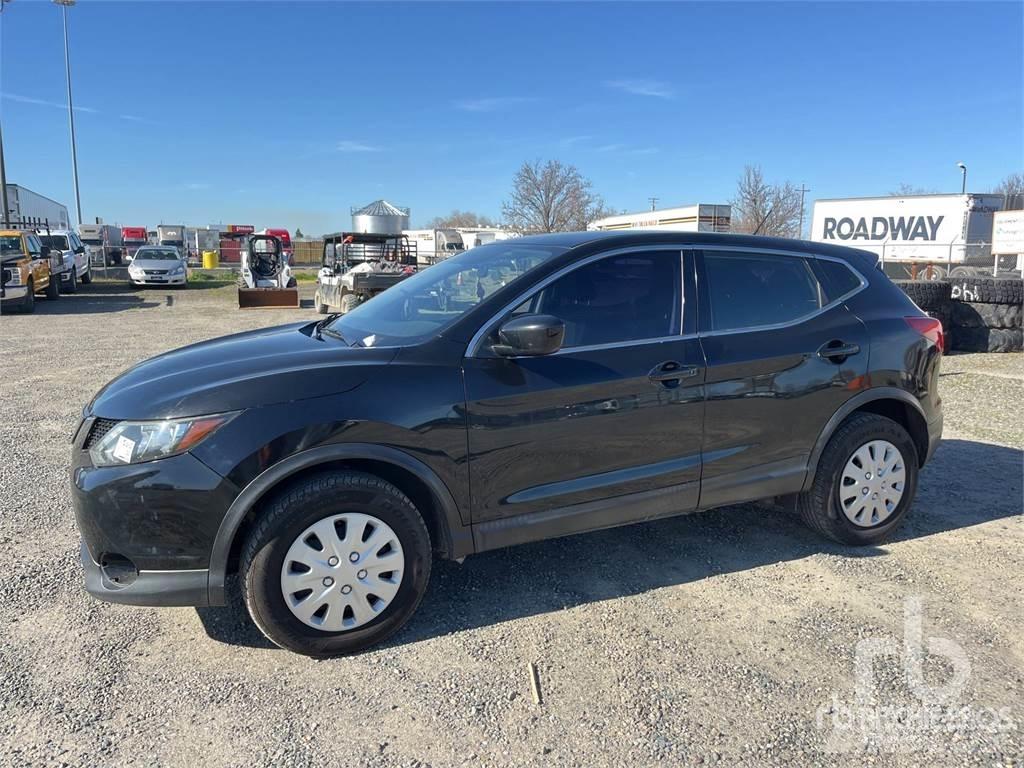 Nissan ROGUE Bestelwagens met open laadbak