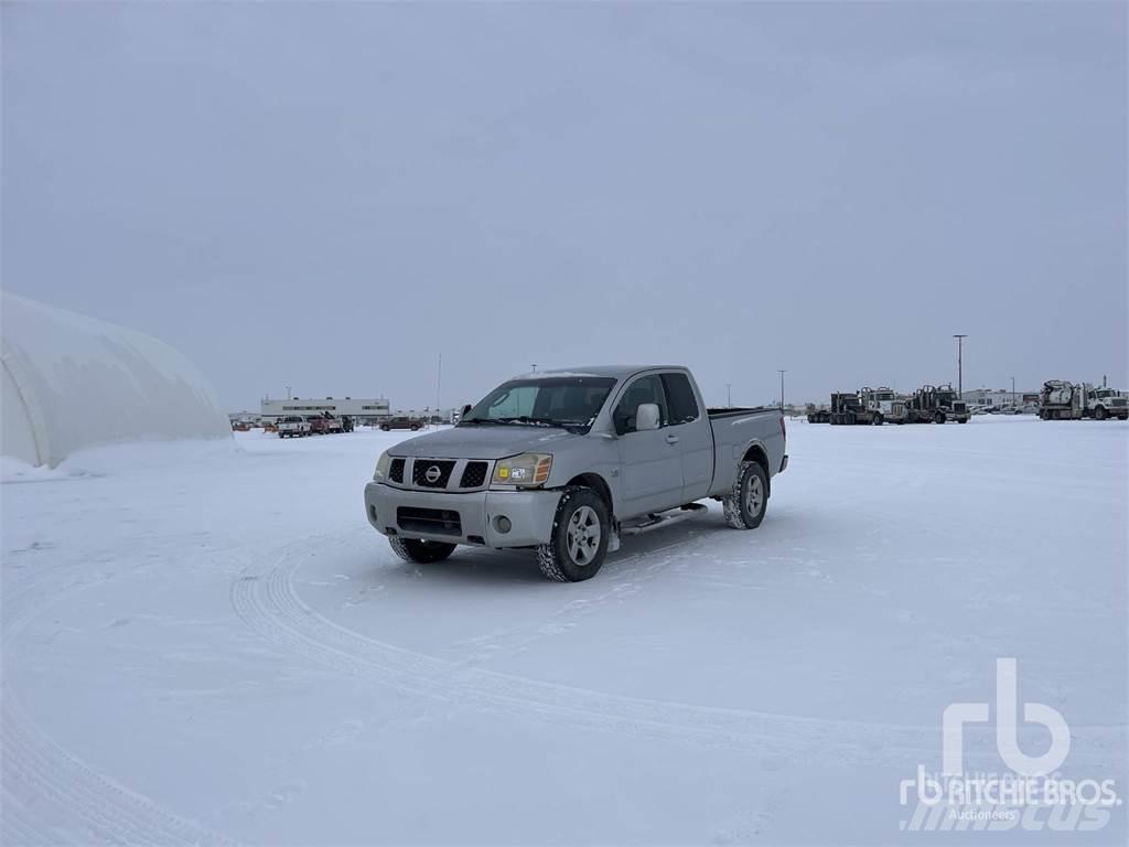 Nissan TITAN Bestelwagens met open laadbak