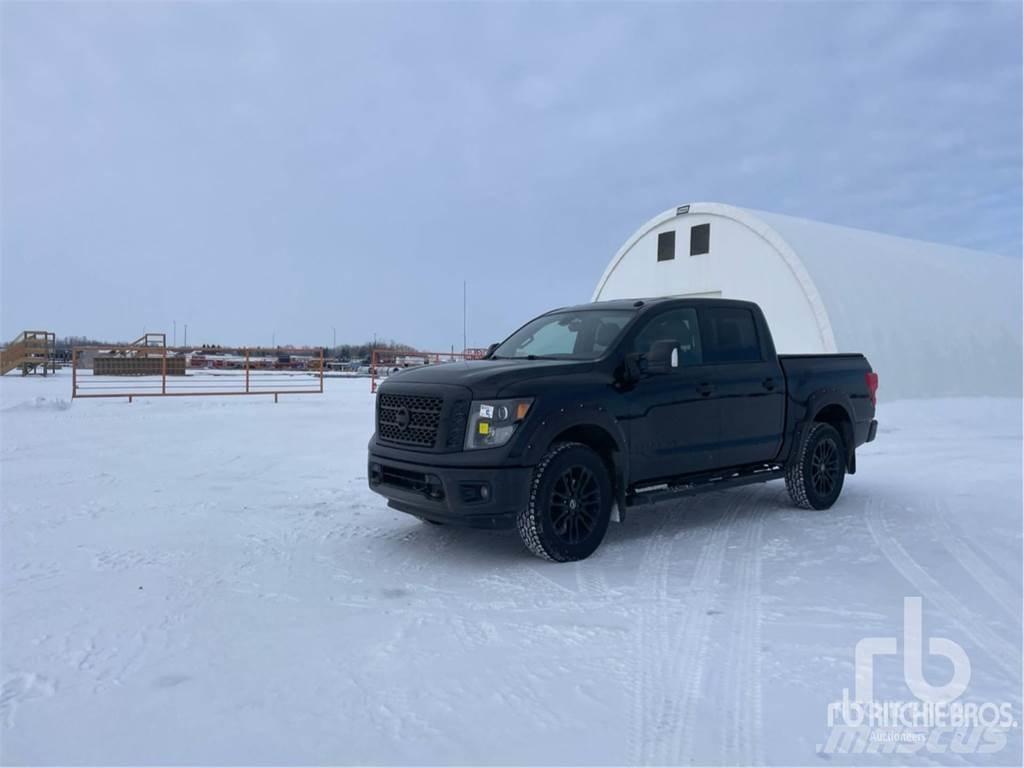 Nissan TITAN Bestelwagens met open laadbak