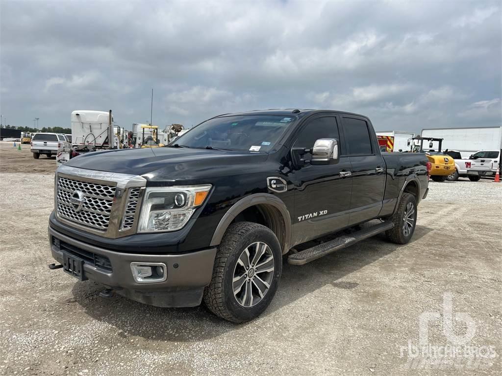 Nissan TITAN Bestelwagens met open laadbak
