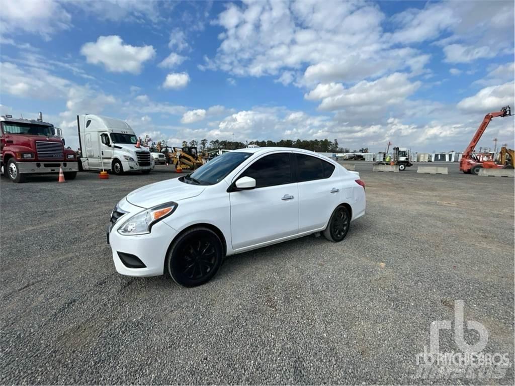 Nissan VERSA Auto's