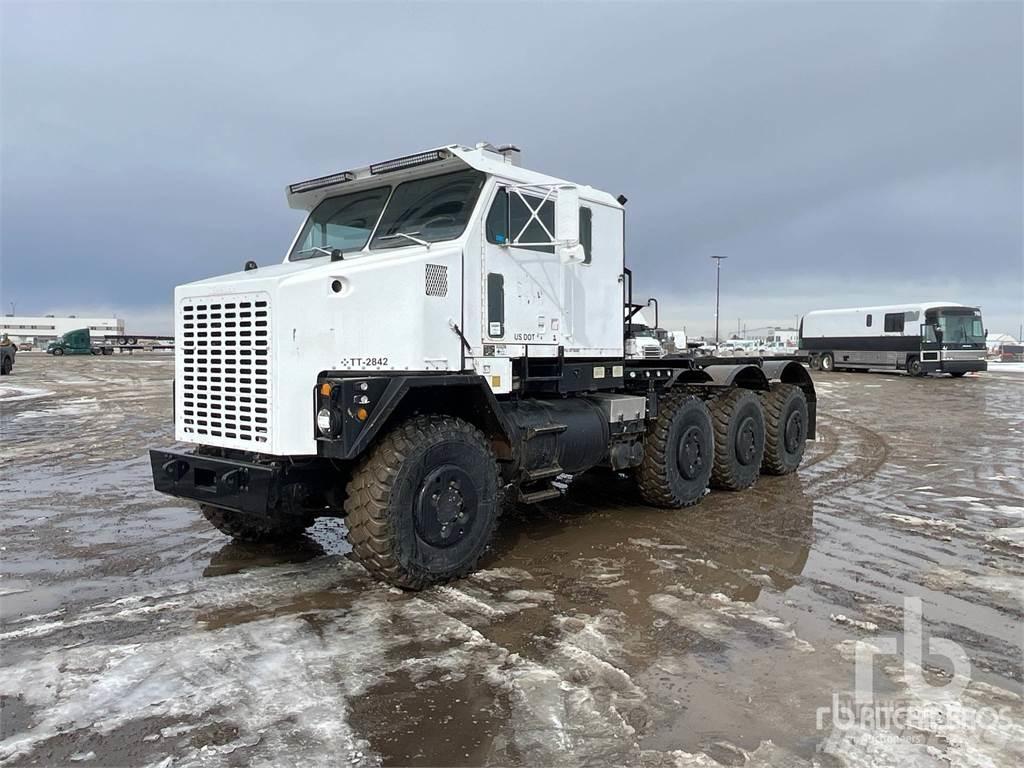 Oshkosh M1070 Vrachtwagen met vlakke laadvloer en lier