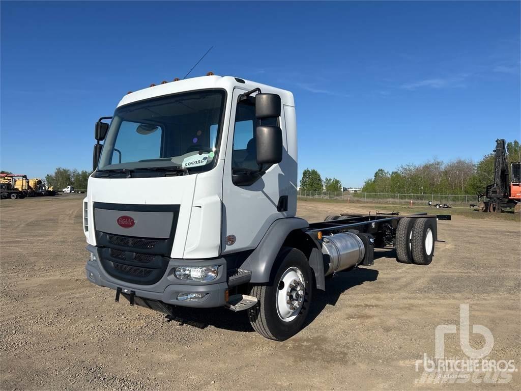 Peterbilt 220 Chassis met cabine
