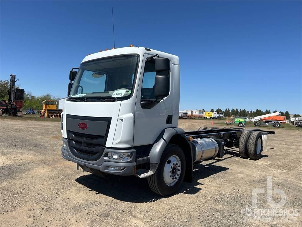 Peterbilt 220 Chassis met cabine