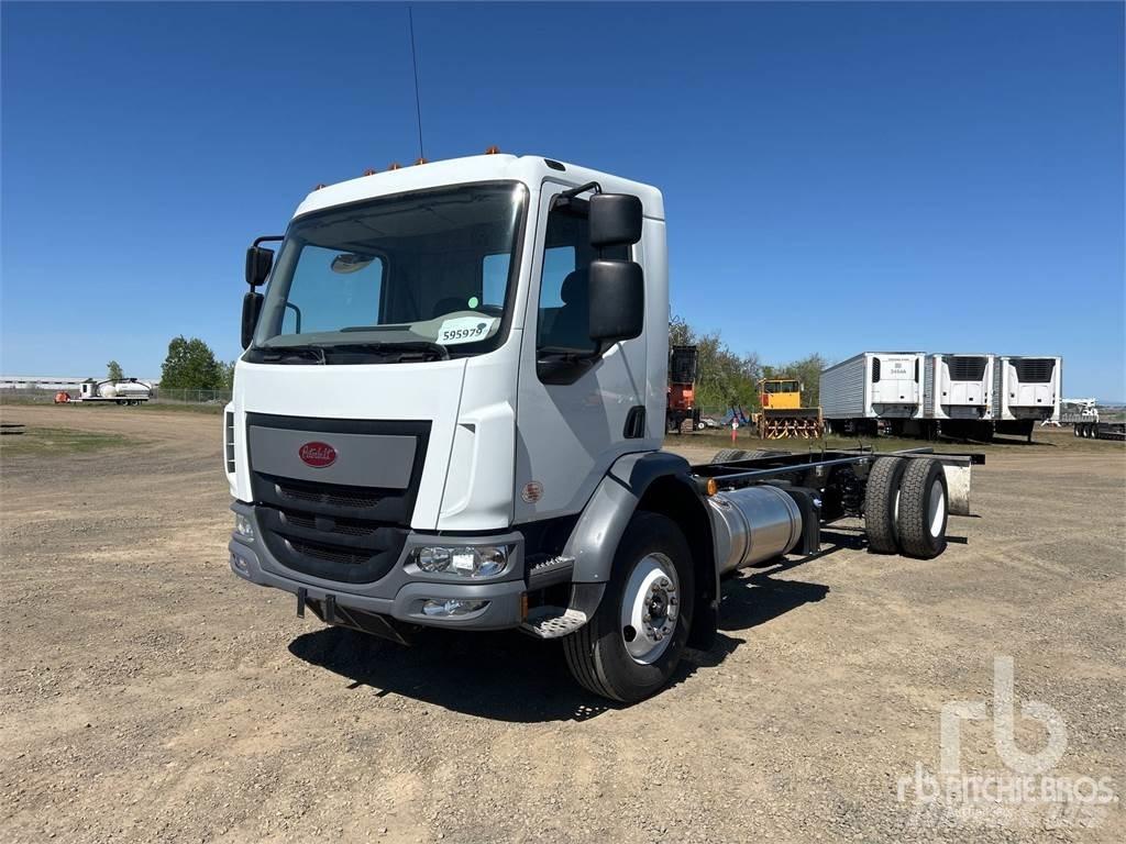 Peterbilt 220 Chassis met cabine