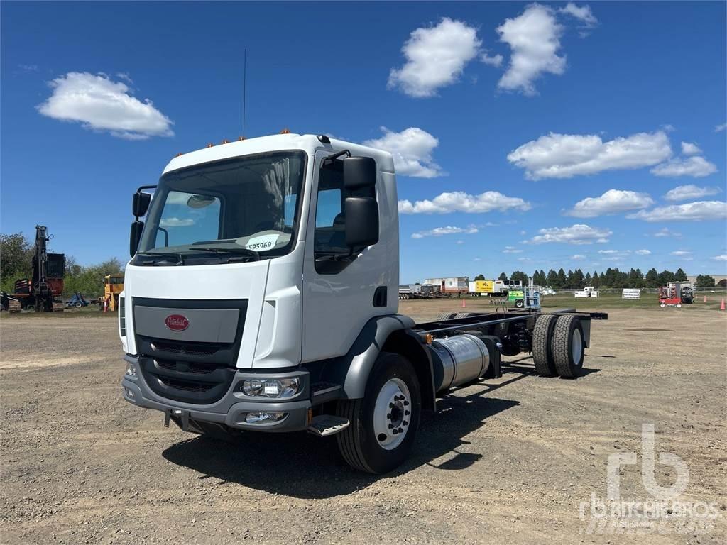 Peterbilt 220 Chassis met cabine