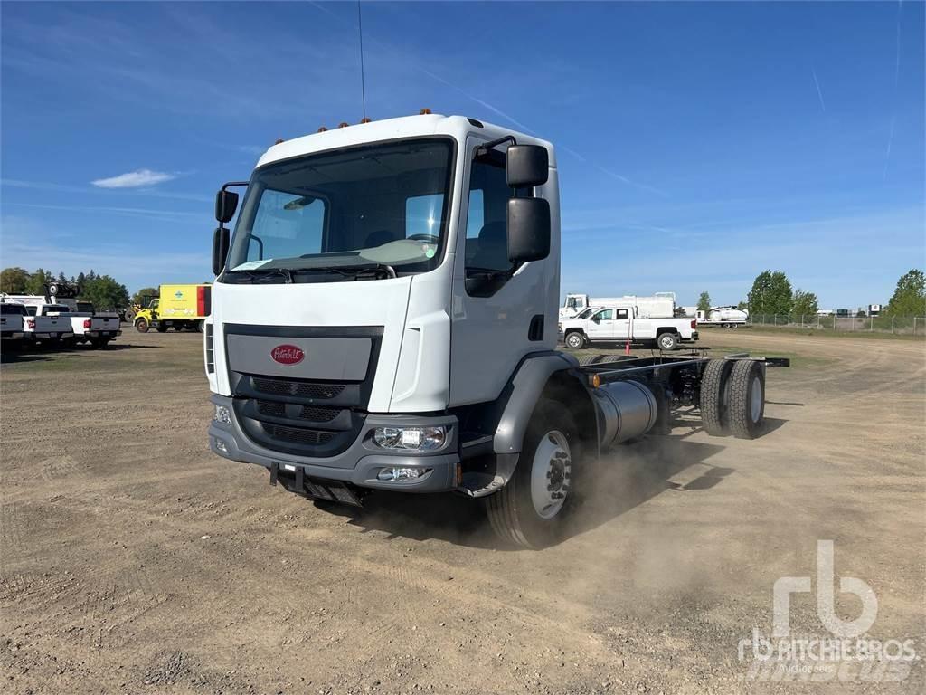 Peterbilt 220 Chassis met cabine