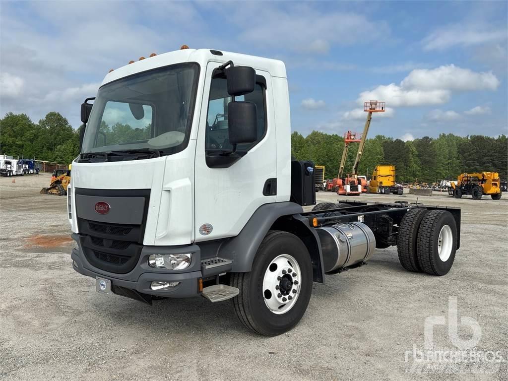Peterbilt 220 Chassis met cabine