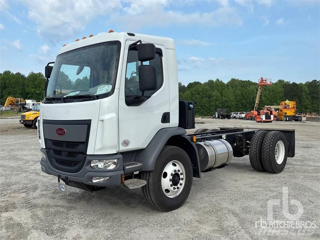 Peterbilt 220 Chassis met cabine