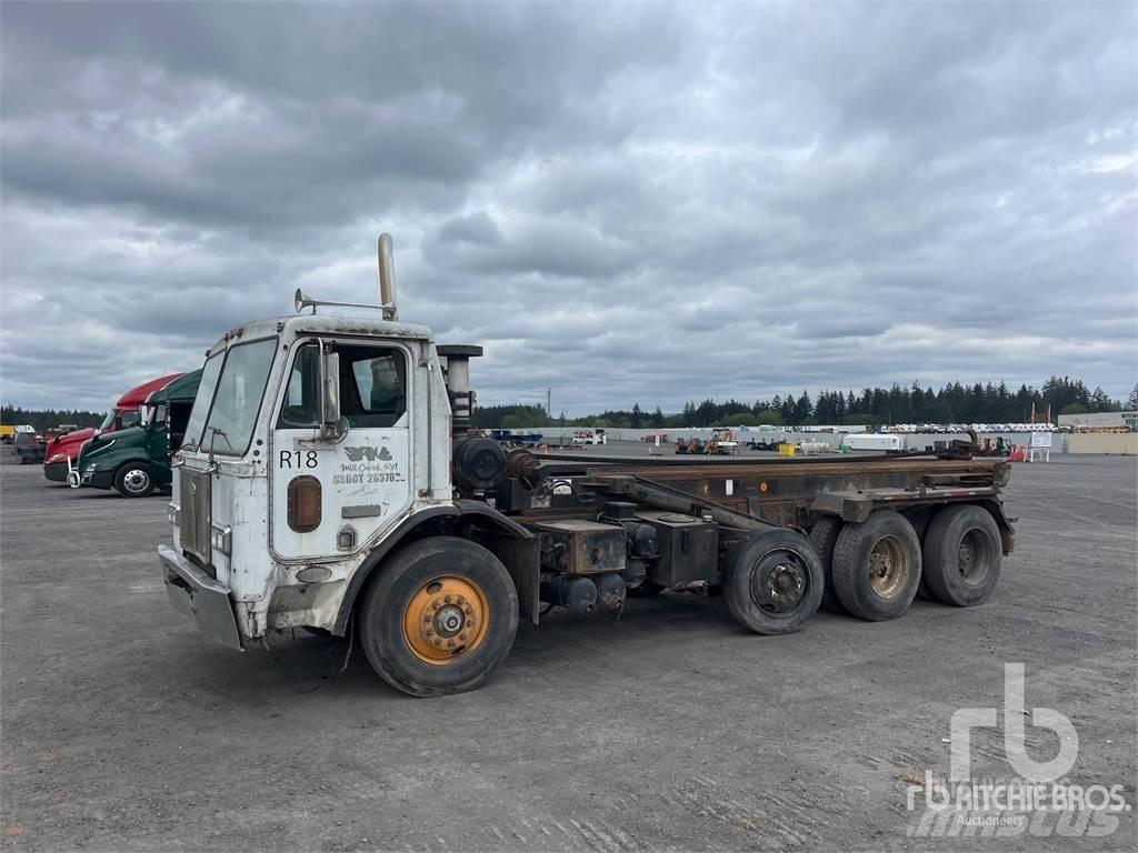 Peterbilt 320 Containertrucks met kabelsysteem