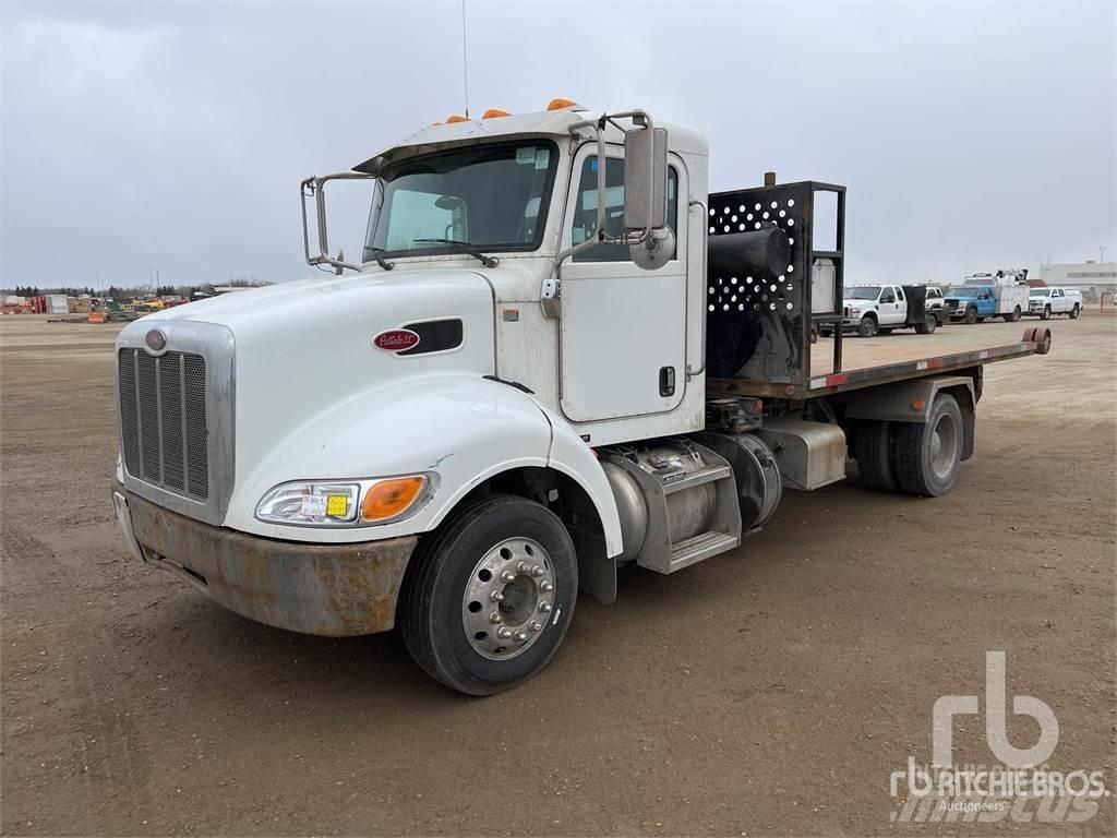 Peterbilt 330 Vrachtwagen met containersysteem