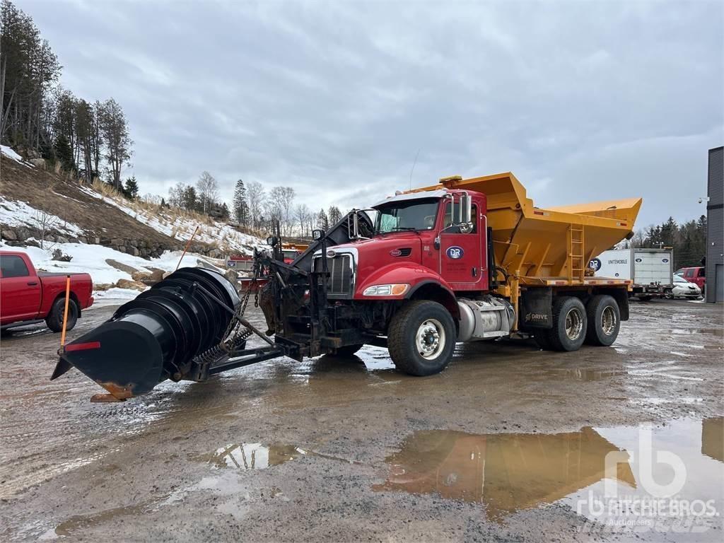 Peterbilt 348 Sneeuwschuivers en -ploegen