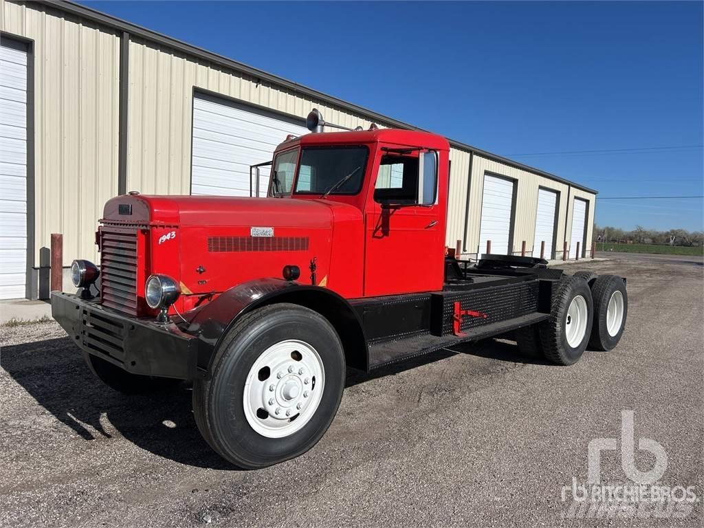 Peterbilt 354DT Trekkers