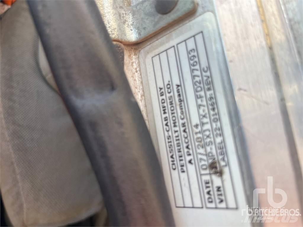 Peterbilt 365 Vlakke laadvloer met kraan